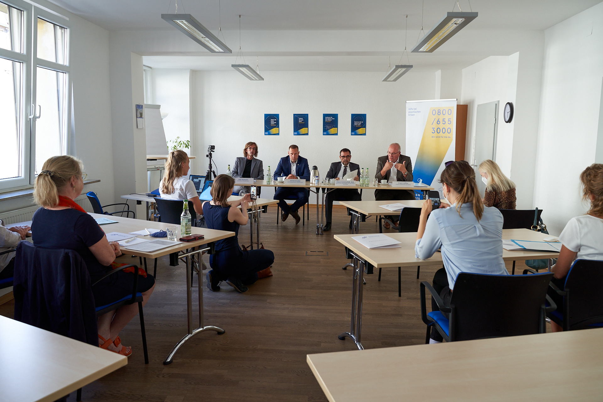 Pressekonferenz mit Gesundheitsminister Klaus Holetschek, Bezirketagspräsident Franz Löffler, Bezirkstagspräsident von Mittelfranken Armin Kroder und Ralf Bohnert, fachliche Leitung Krisendienst Mittelfranken